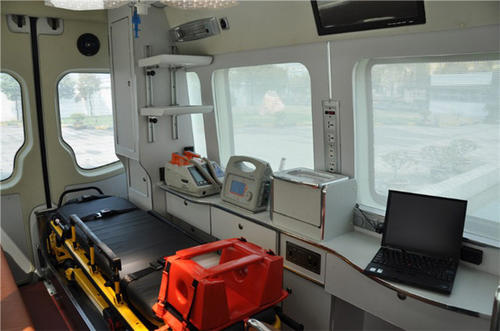 周至县救护车内部